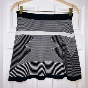 Olive‎ & Oak Knit Black & White Striped Mini Skirt w/ Elastic Waist Size Small